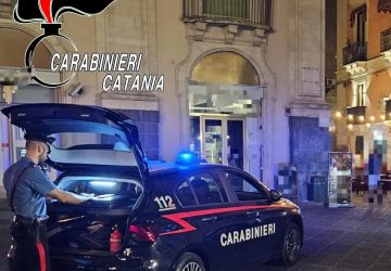 Faceva “affari di droga” nel centro della movida: arrestato dai Carabinieri