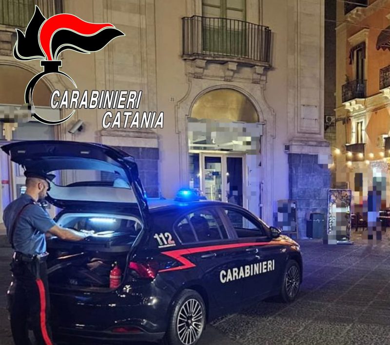 Faceva “affari di droga” nel centro della movida: arrestato dai Carabinieri