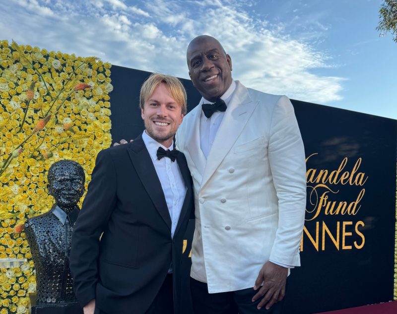 La Fondazione Mandela organizza un evento di raccolta fondi a Cannes con la Grande Stella del Basket Magic Johnson