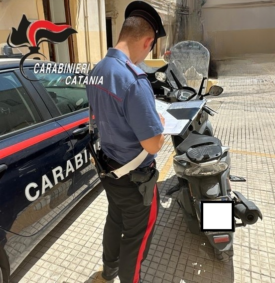 Pizzicato su uno scooter rubato e denunciato dai Carabinieri