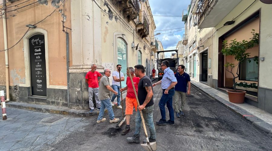 Giarre, entrano nel vivo cantieri per la bitumazione di via Carolina, via San Matteo e la piazza di Sciara