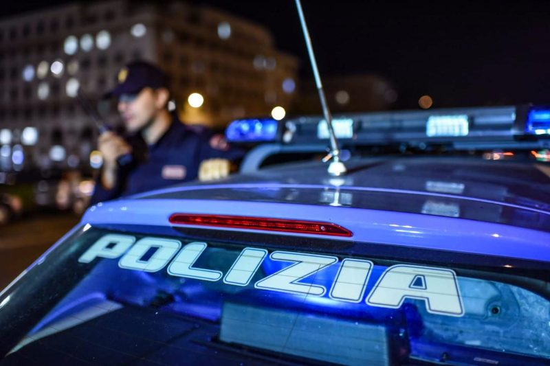 Rubano 4mila euro ad una turista: ladri arrestati