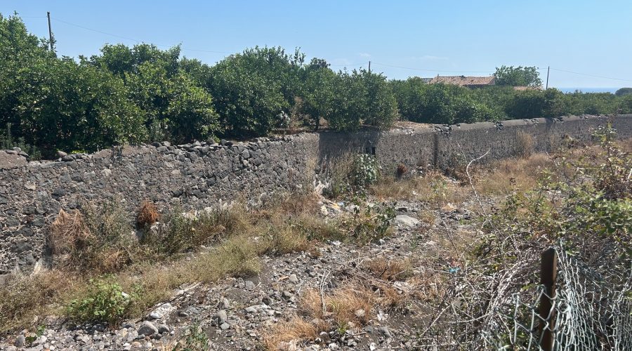 Riposto, dopo lunghi mesi avviata la bonifica nel torrente Cozzi