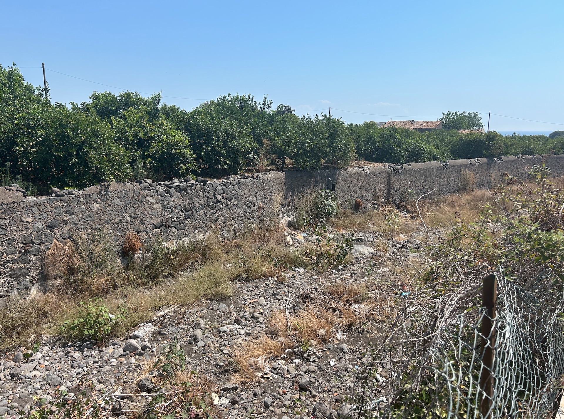 Riposto, dopo lunghi mesi avviata la bonifica nel torrente Cozzi