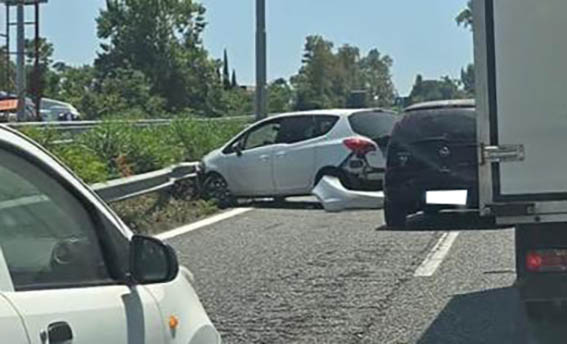 A18, incidente all’altezza dello svincolo di Giarre