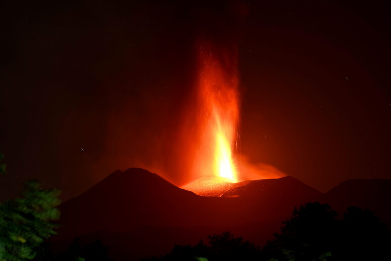 Etna, conclusa fase parossistica, riapre aeroporto