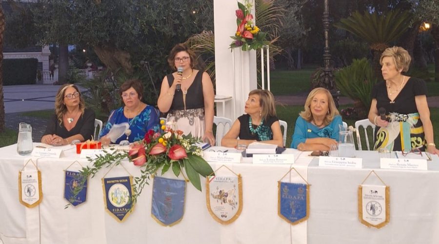 Giarre, la Fidapa celebra i suoi 30 anni di attività. Premio “Donna Fidapa” alla docente Nicotra