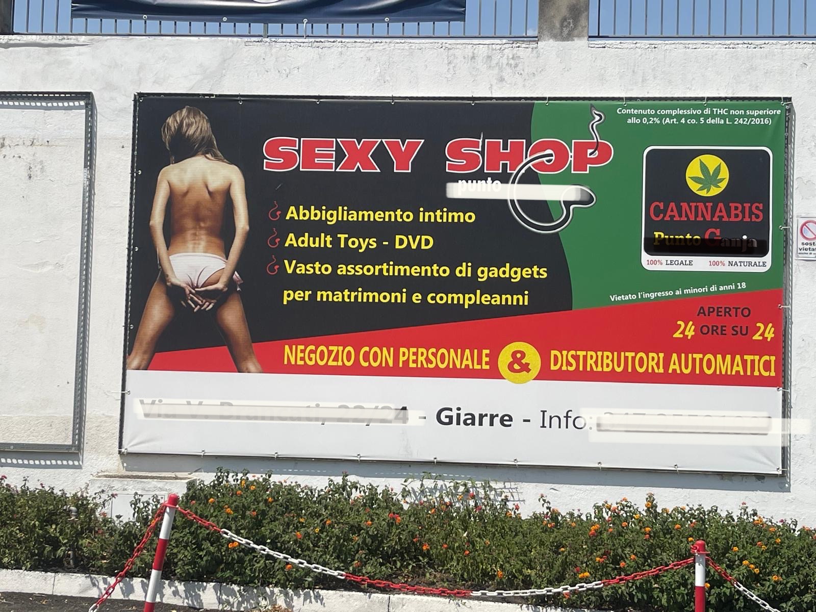 Giarre, la Cgil il cartello del sexy shop ritenuto “offensivo e lesivo della dignità della donna”