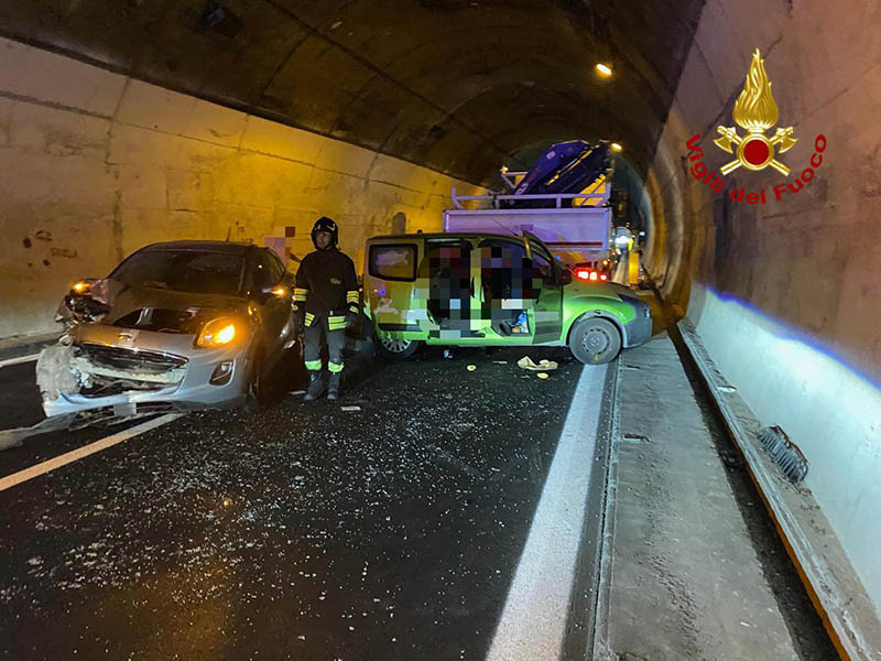 Incidente mortale sulla A18: vittima un 58enne