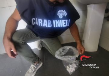 Consegna la droga in sella al motorino elettrico: arrestata coppia di coniugi