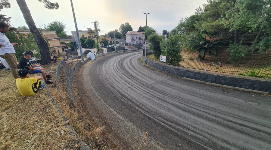 L’Etna si rimette in moto. Pioggia di cenere nella zona ionico etnea