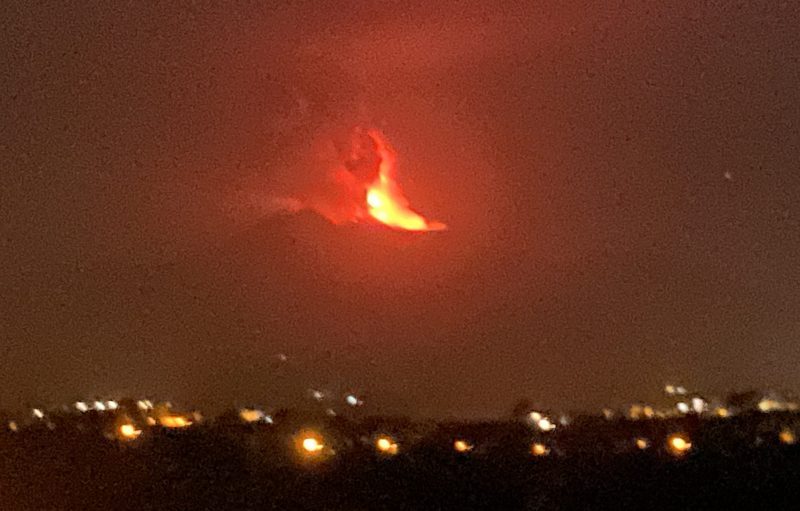 Eruzione Etna, aeroporto: dalle 18 riprendono le partenze. Arrivi col contagocce