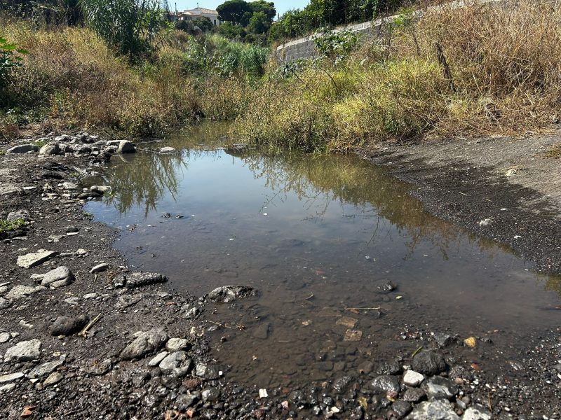 Giarre, liquami fognari nel torrente Macchia: gravi carenze igienico sanitarie