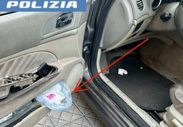 Acireale, la droga nascosta nelle portiere dell’auto: arrestato 29enne