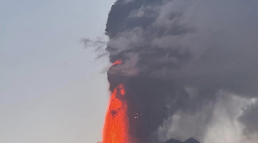 Etna, fontane di lava. Ricaduta di cenere a Giarre, Acireale, Santa Venerina, Milo e Zafferana Etnea