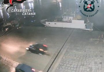 Fast & furious al porto di Riposto, corsa clandestina si conclude con incidente: denunciati due giovani