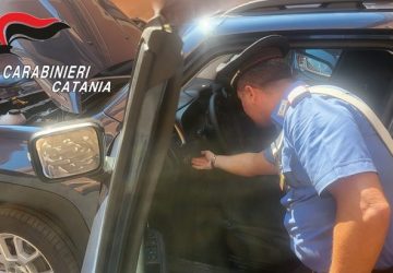 Fermato alla guida di un'auto rubata: denunciato 38enne