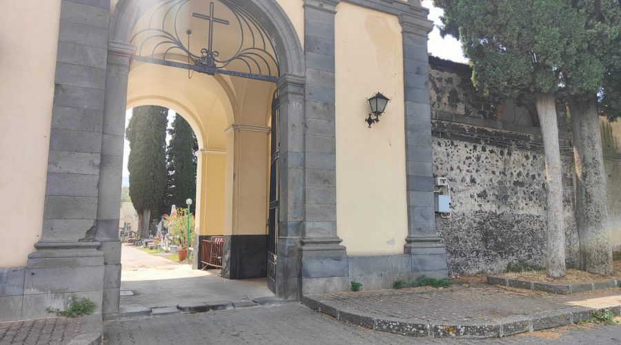 Cimitero di Randazzo: loculi esauriti e cittadini esasperati