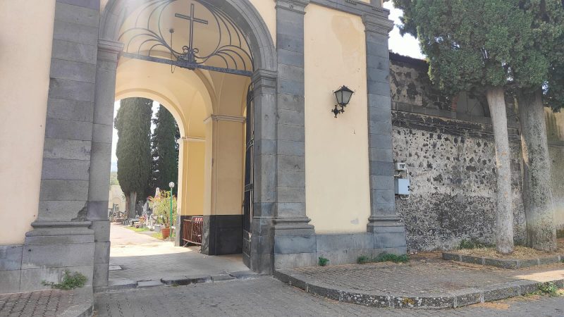 Cimitero di Randazzo: loculi esauriti e cittadini esasperati