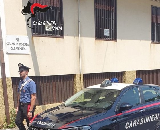 Tentata estorsione, ricettazione e lesioni personali aggravate: due arresti