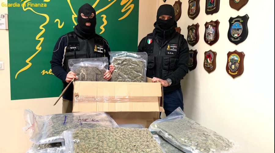 Beccati con 10 kg circa tra marijuana e hashish: 4 arresti VIDEO