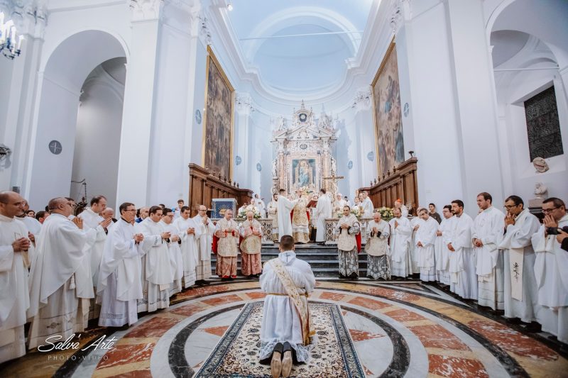 Ordinazione sacerdotale a Randazzo, il diacono Gianluca Franco consacrato presbitero