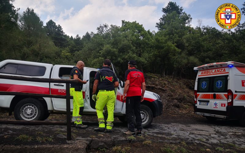 Escursionista cade durante un’escursione sull’Etna, soccorso e trasporato al S.Isidoro di Giarre