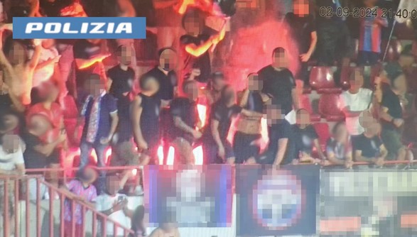 Daspo per 4 tifosi del Catania per aver acceso fumogeni e giochi pirotecnici