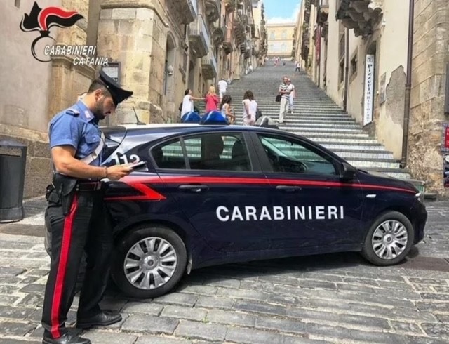 Beccato sul fatto mentre ruba in un’abitazione: denunciato 36enne