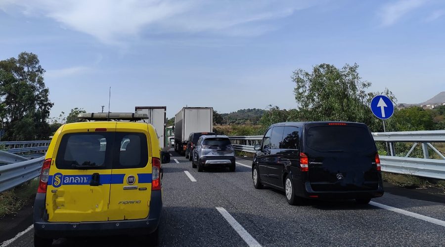 A18, incidente tra Giarre e Acireale. Lunghe code