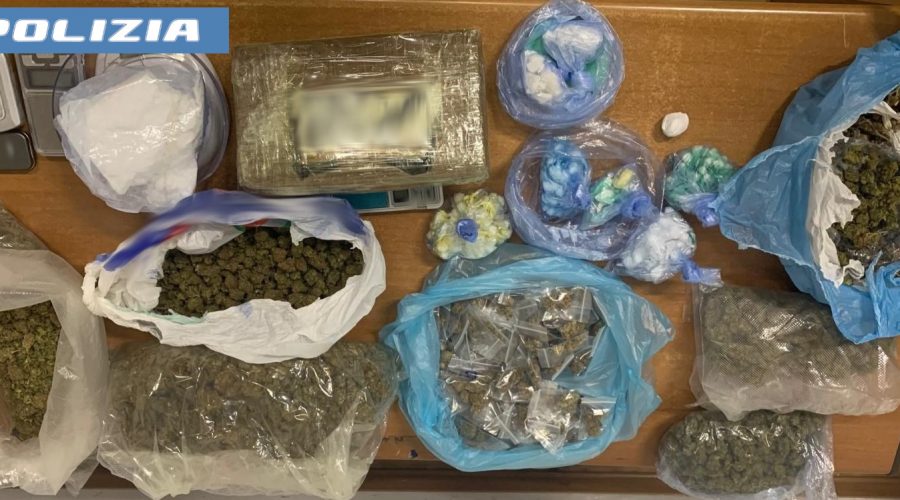 A casa con due pistole e 3 kg di droga: manette per una coppia