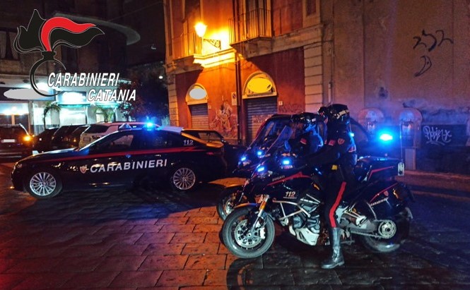 Tenta di rubare un’auto, se ne avvede un passante che allerta i Carabinieri: arrestato 50enne