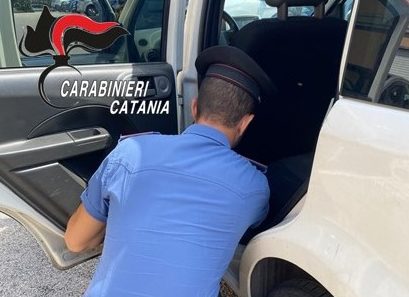 Arrestata una giovane pusher in trasferta da Santa Venerina