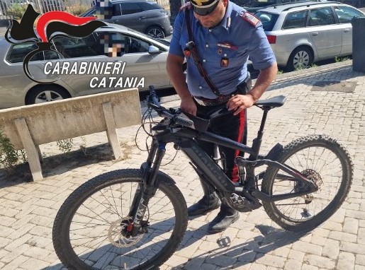 Tenta di vendere bici elettrica rubata precedentemente: denunciato un 34enne di Mascali