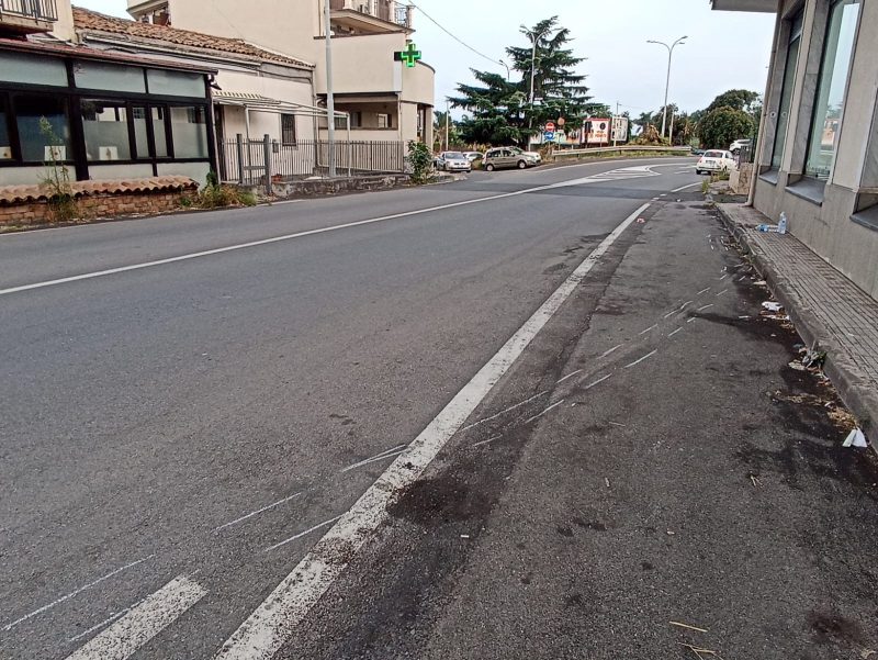 Mascali, incidente autonomo di uno scooter sulla SS114: due feriti