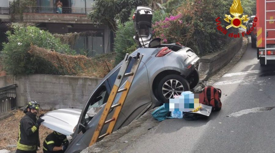 Incidente autonomo lungo la SS114. Intervento dei vigili del fuoco