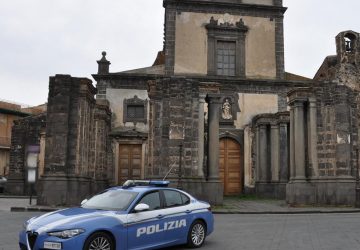 A passeggio con l'auto rubata: denunciato 44enne