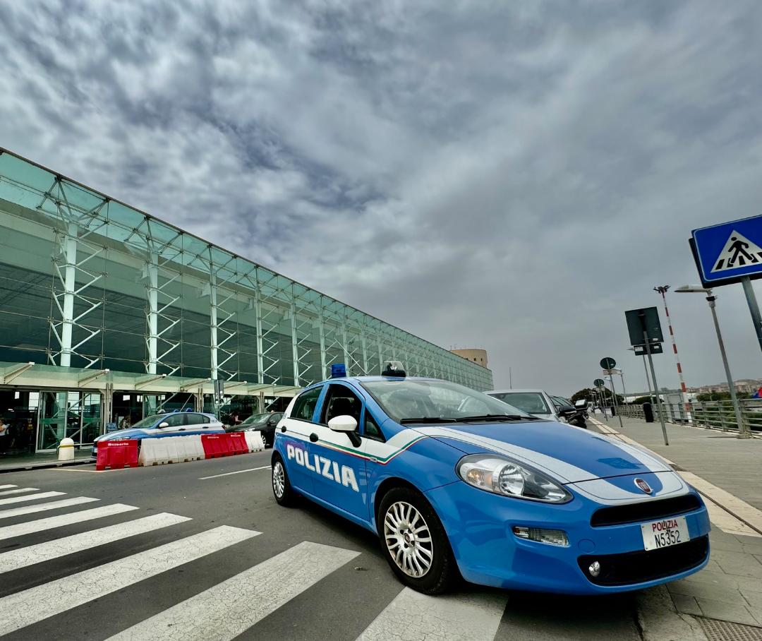 Pizzicato mentre “preleva” alcune parti di un’auto in sosta