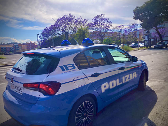 Maltratta la madre 80enne per estorcerle i soldi per la droga: arrestato 42enne