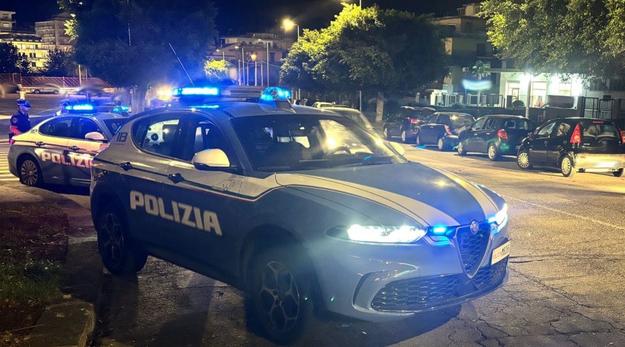 Acireale, una decina di minorenni aggredisce coppietta e picchia un 27enne. Polizia sgomina baby gang