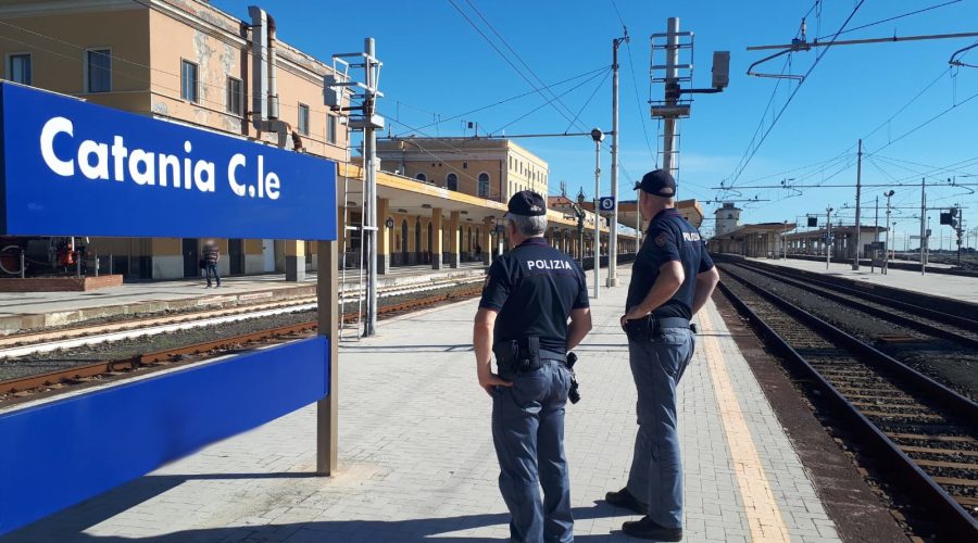 Ricercato perché deve espiare una pena: trovato e arrestato in stazione