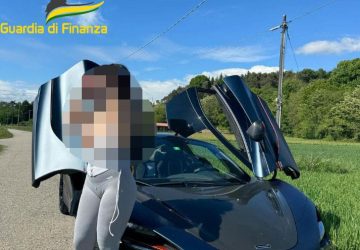 Influencer e content creator "hot" sconosciuta al fisco evade oltre 1,5 mln di euro: denunciata