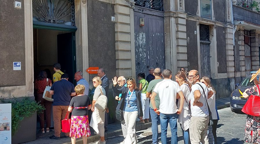 Riposto, tutti in fila per visitare Palazzo Nicotra VIDEO