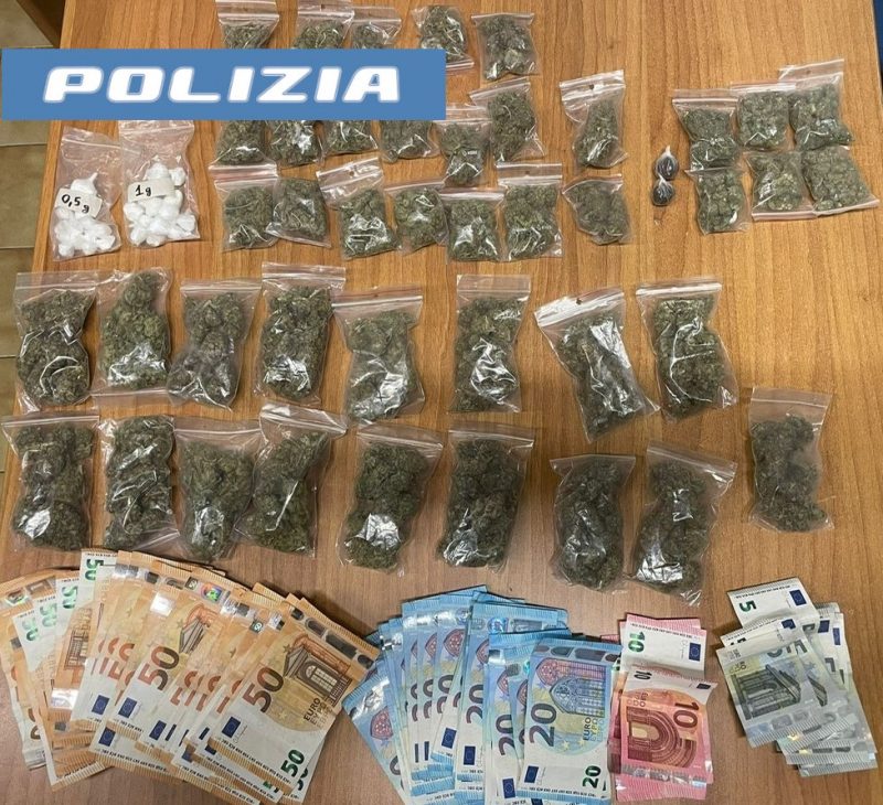 Tenta di fuggire dai poliziotti: fermato 20enne con lo zaino pieno di droga