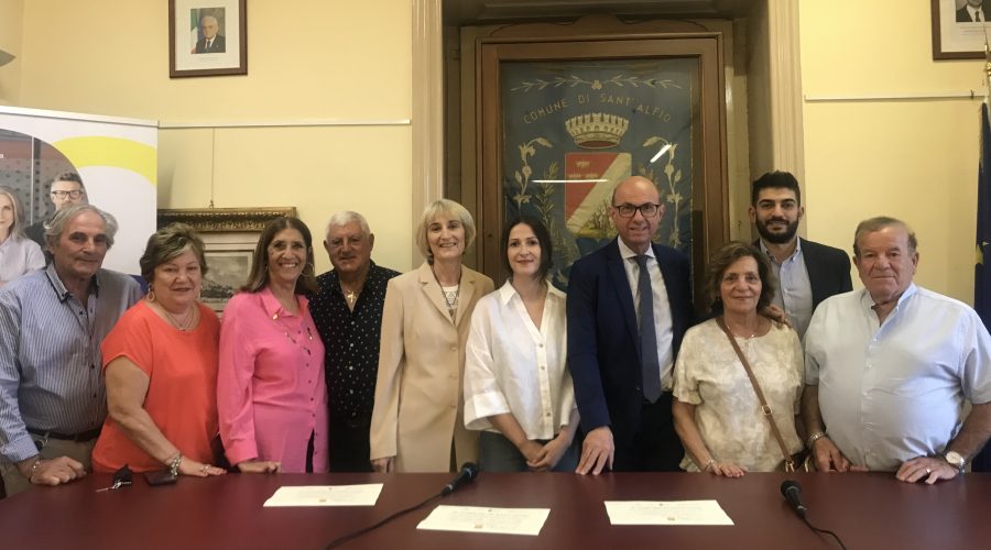 Sant’Alfio: consegnate pergamene ricordo nell’ambito del “Turismo delle radici“