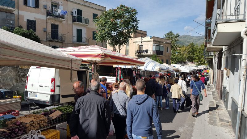 Randazzo: lo storico mercato torna in piazza Loreto, un segnale di rinascita per la città