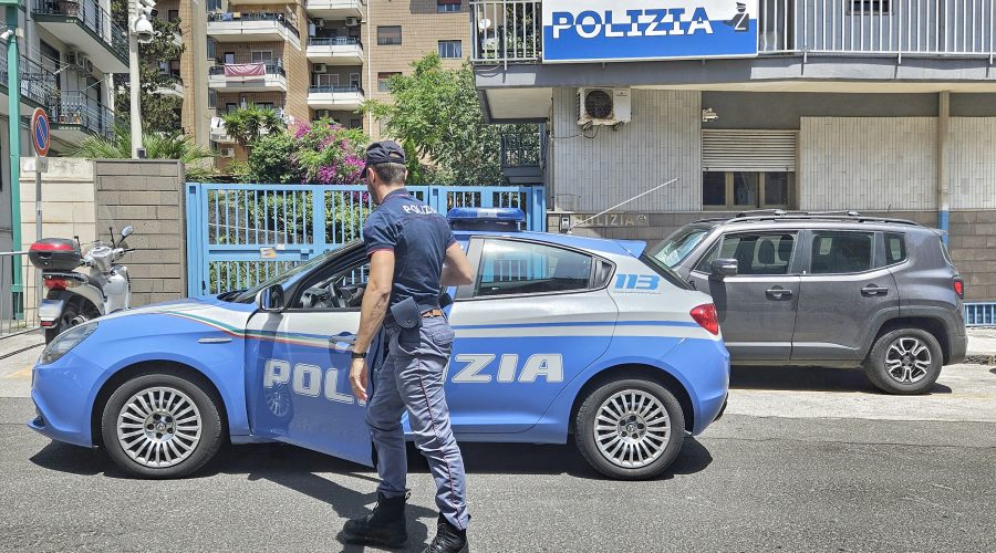 Controlli della Polizia: trovate tre auto rubate e scoperta un’officina meccanica abusiva, sanzioni per 12 mila euro