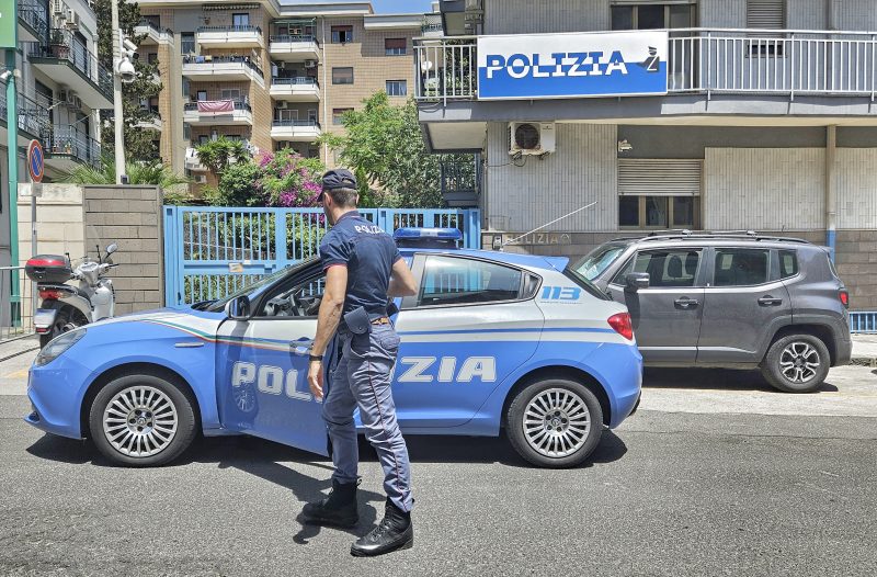 Controlli della Polizia: trovate tre auto rubate e scoperta un’officina meccanica abusiva, sanzioni per 12 mila euro