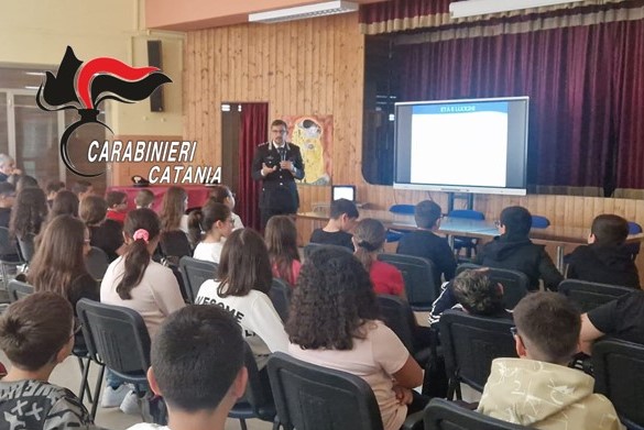 Randazzo, i Carabinieri a scuola per promuovere la legalità tra i giovani