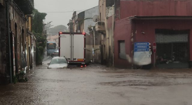 Maltempo, flagellato comprensorio Giarrese. Allagamenti sulla A18. Scuole chiuse in diversi Comuni VIDEO